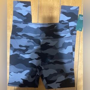 NWT Size Small Wild Fable High-Waist Black Camo Leggings